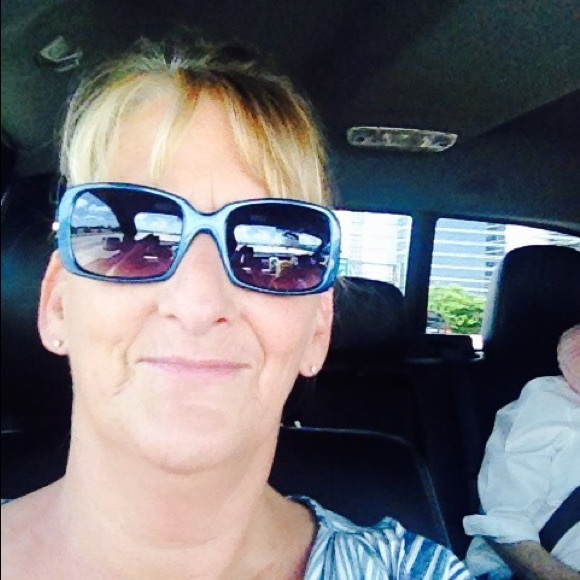 Meet your Posher, Angie - Picture 2 of 2